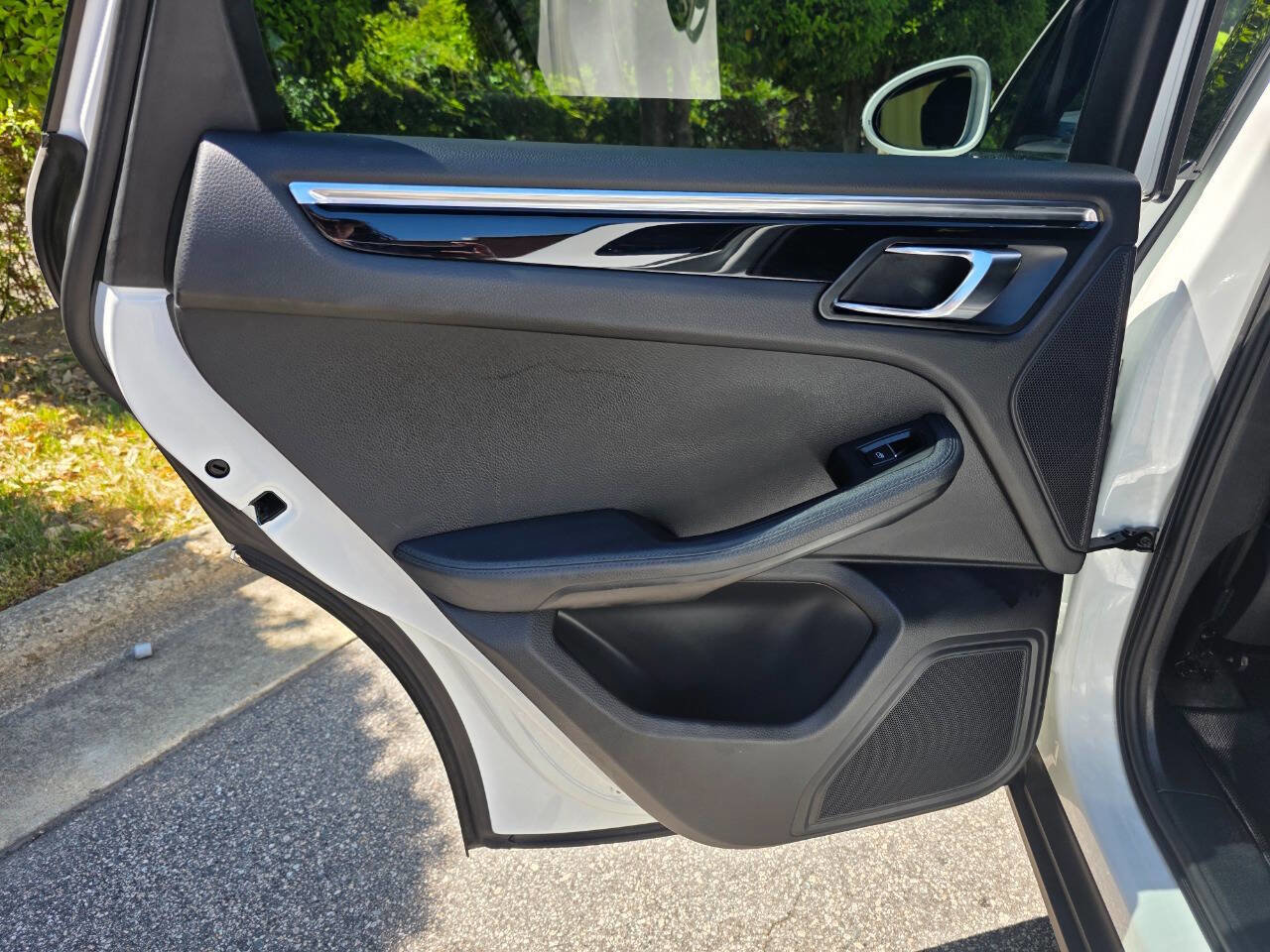 Used 2015 Porsche Macan S w/ Premium Package Plus AWD/4WD image 28