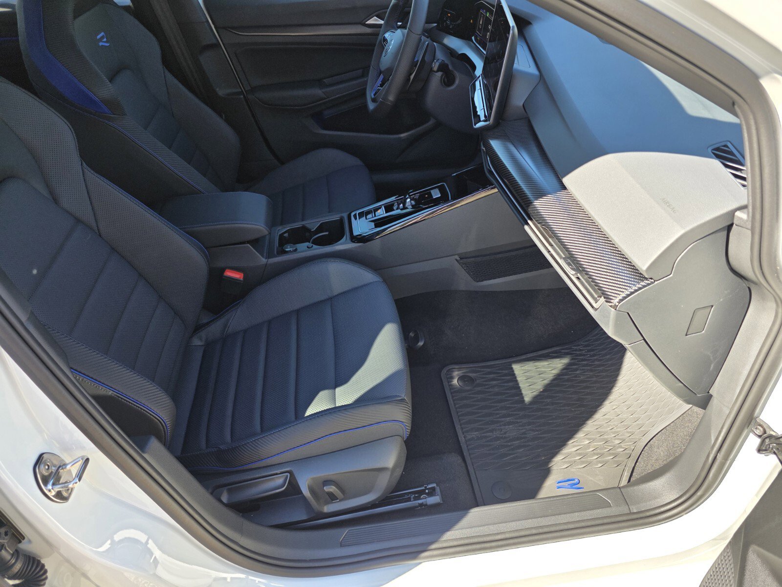 Used 2025 Volkswagen Golf R Black Edition image 3