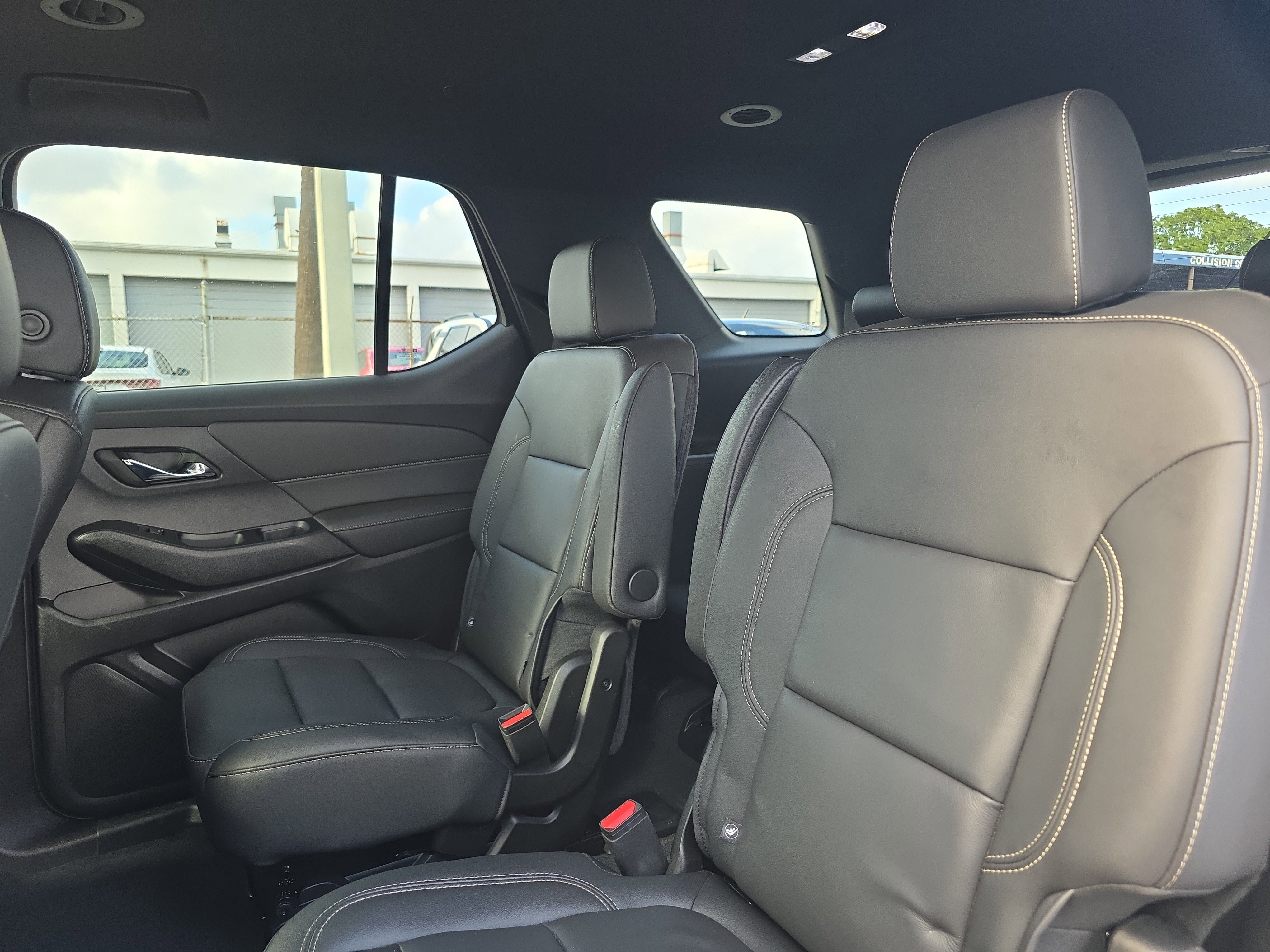 Used 2023 Chevrolet Traverse LT FWD image 40