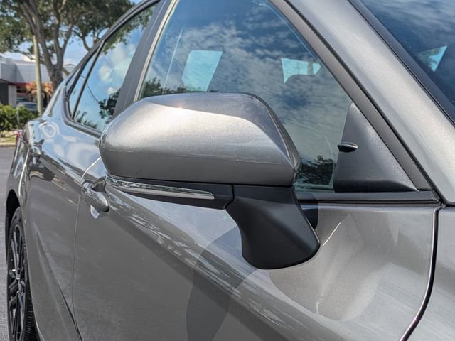 Used 2025 Toyota Camry SE AWD/4WD image 12