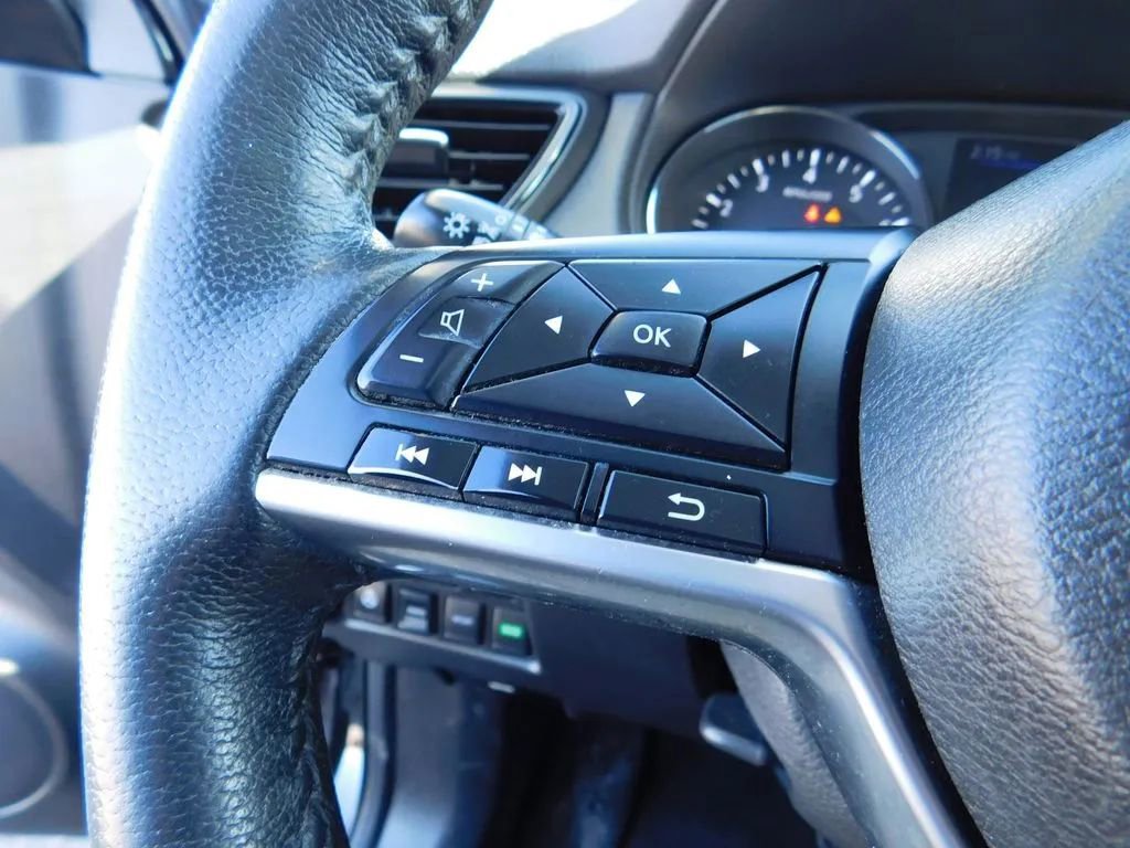 Used 2019 Nissan Rogue SL w/ Premium Package image 24