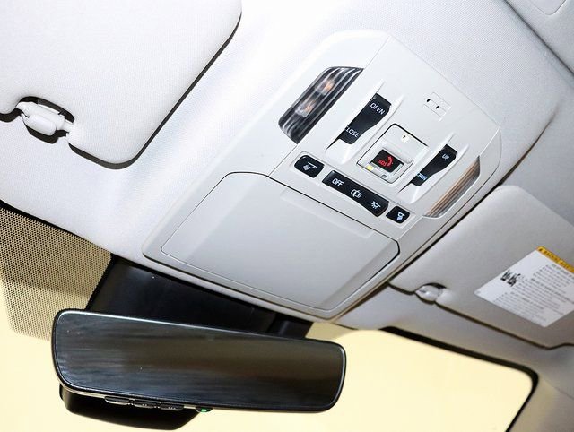 Used 2020 Toyota Highlander XLE image 23