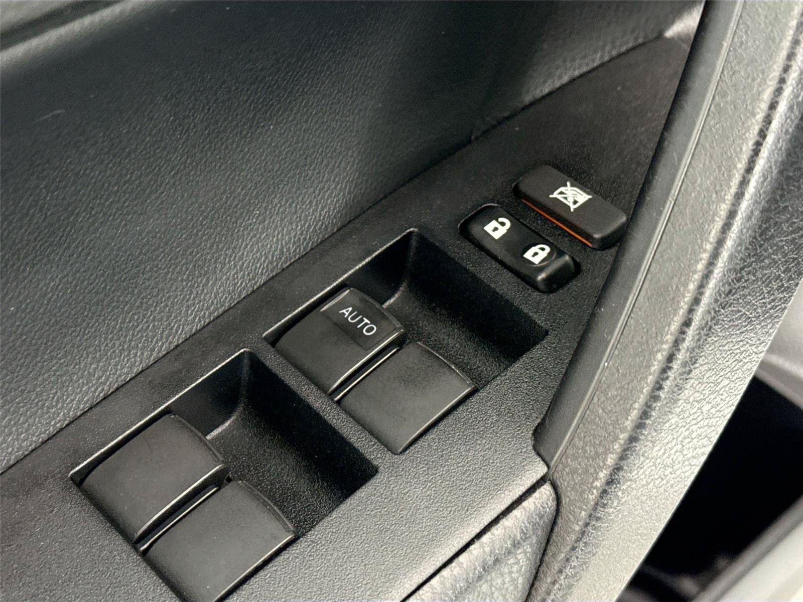 Used 2017 Toyota Corolla XLE w/ Carpet Mat Package (TMS) FWD image 27