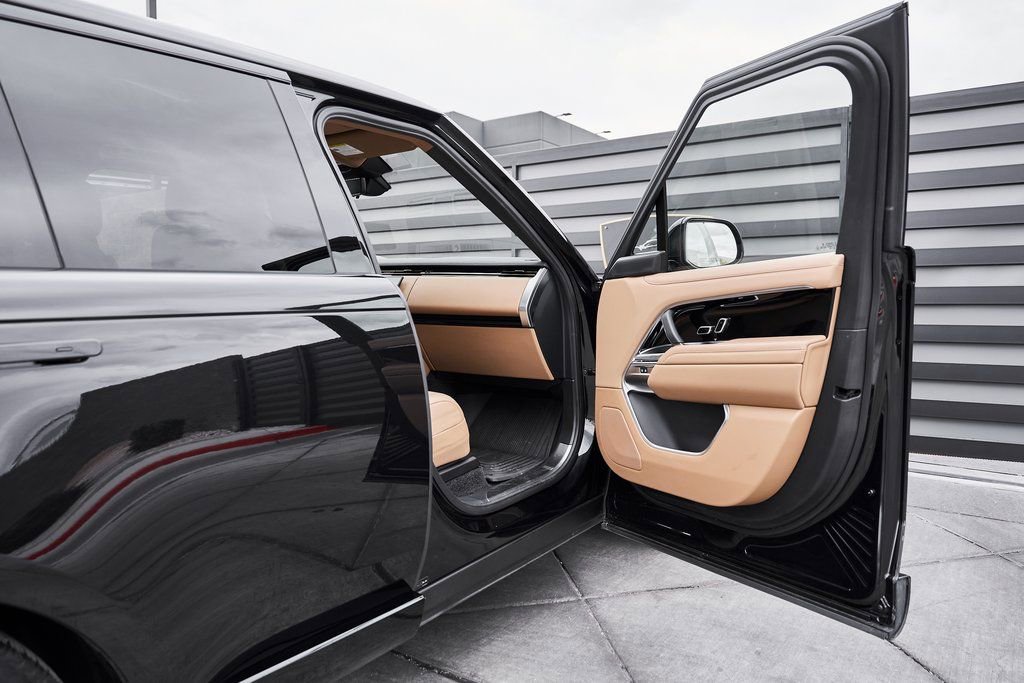 Used 2023 Land Rover Range Rover SE image 21