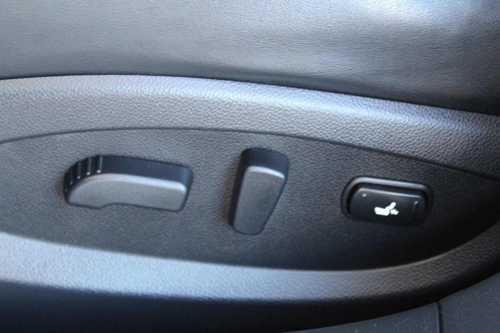 Used 2017 INFINITI QX70 3.7 w/ Premium Package image 30