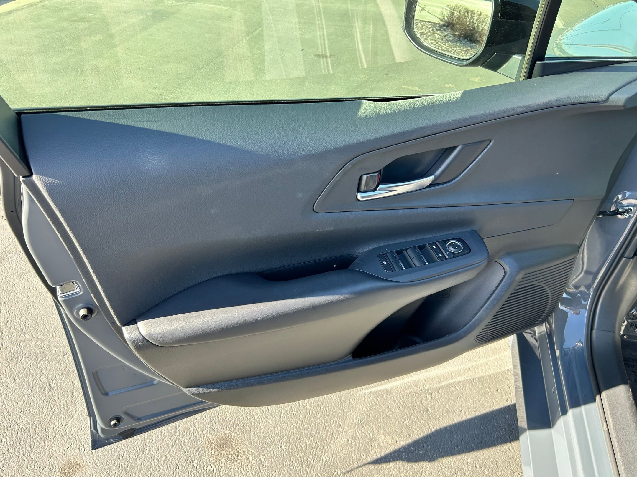 Used 2025 Toyota Prius Plug-In Hybrid image 9