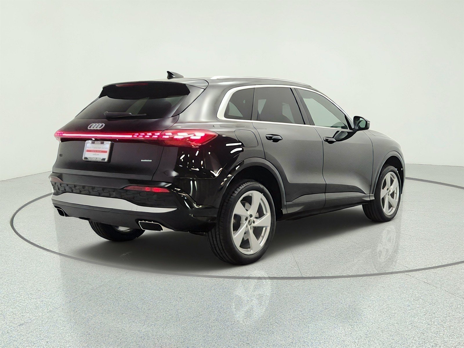 Used 2025 Audi Q5 Premium Plus w/ Premium Plus AWD/4WD image 5