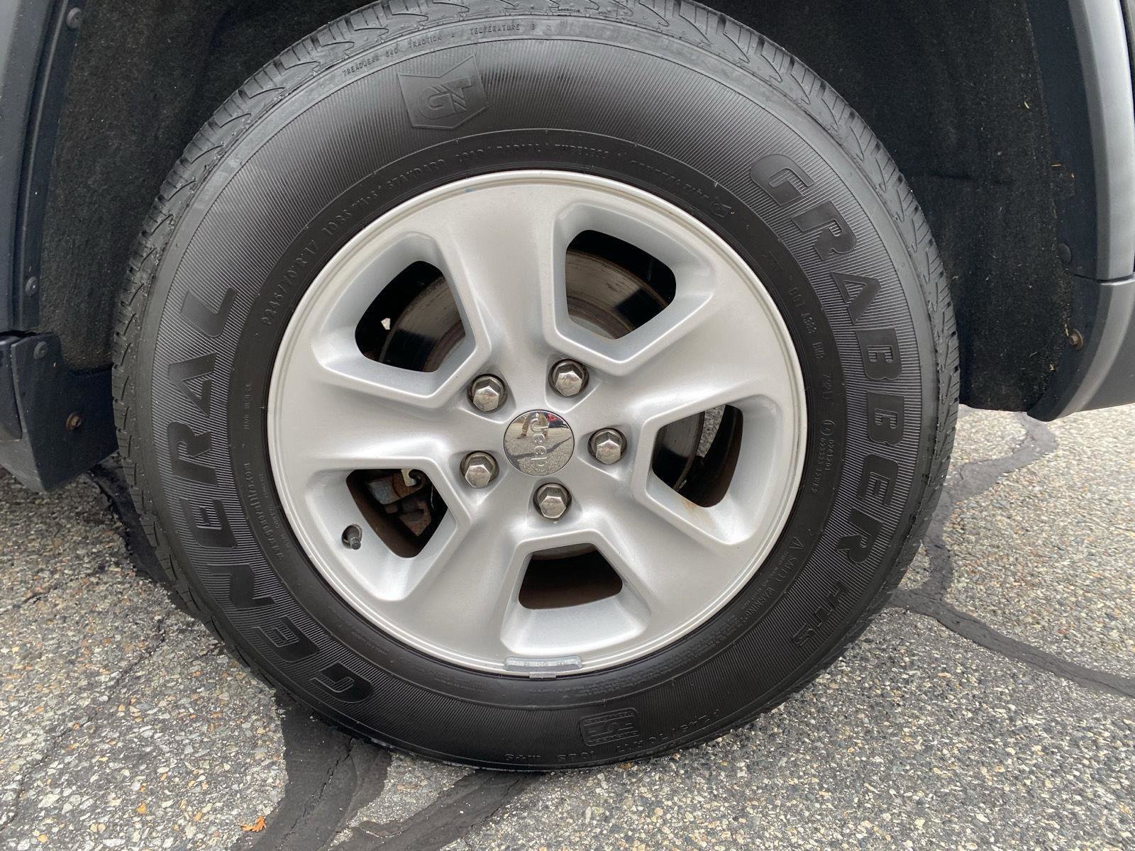 Used 2017 Jeep Grand Cherokee Laredo image 11