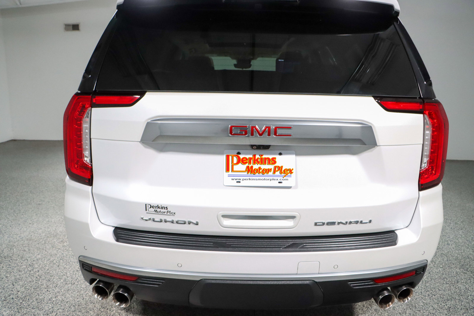 Used 2024 GMC Yukon Denali w/ Advanced Technology Package AWD/4WD image 8
