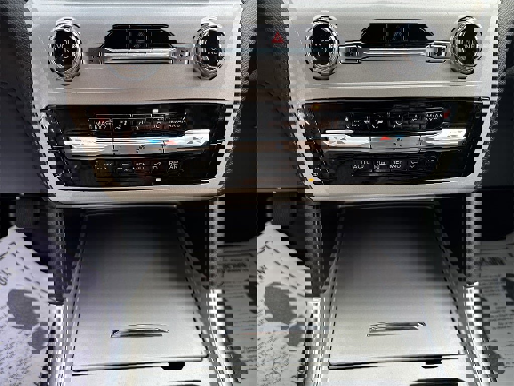 Used 2022 Ford Explorer XLT w/ Equipment Group 202A image 22