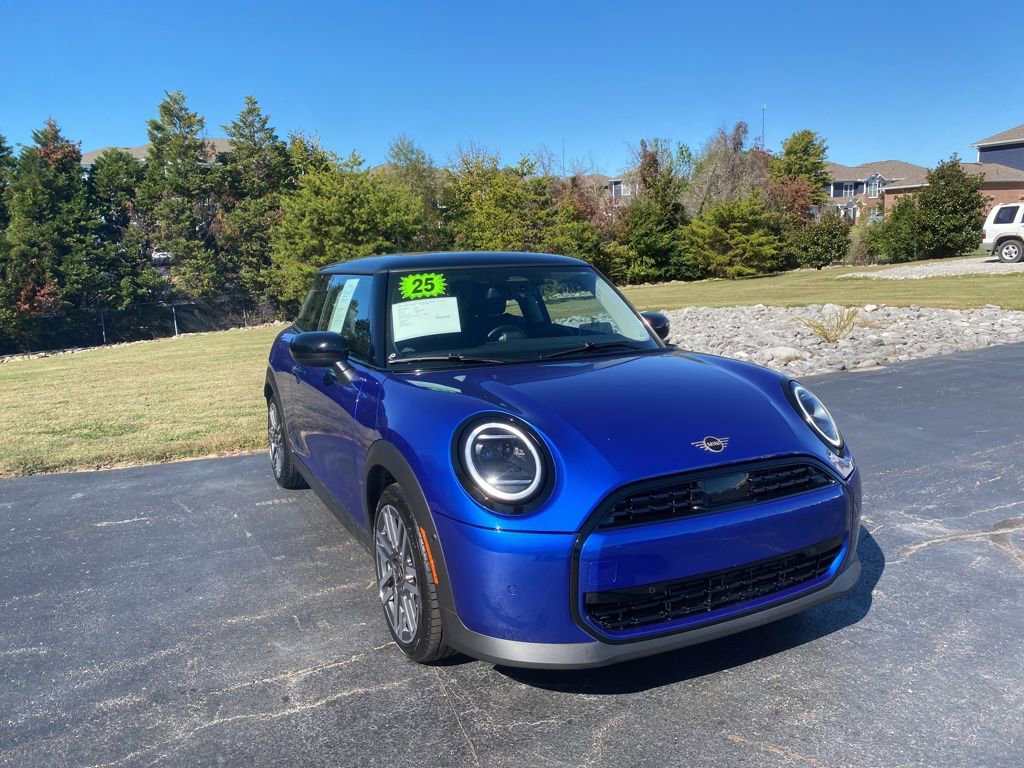 Used 2025 MINI Cooper 2-Door Hardtop image 7