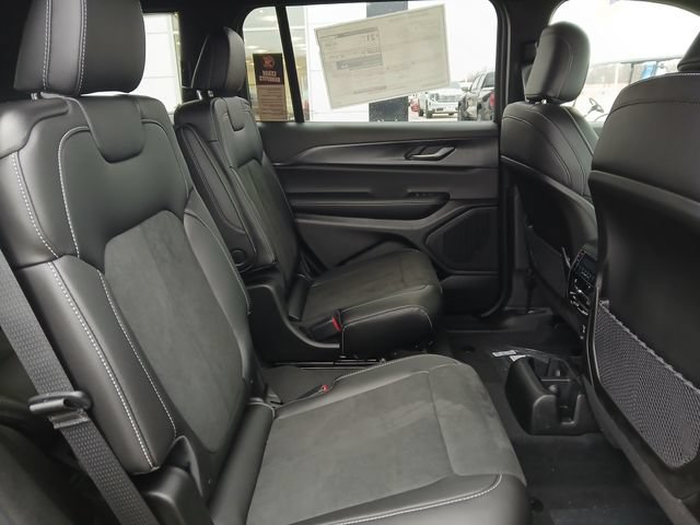 New 2025 Jeep Grand Cherokee L Laredo AWD/4WD image 18