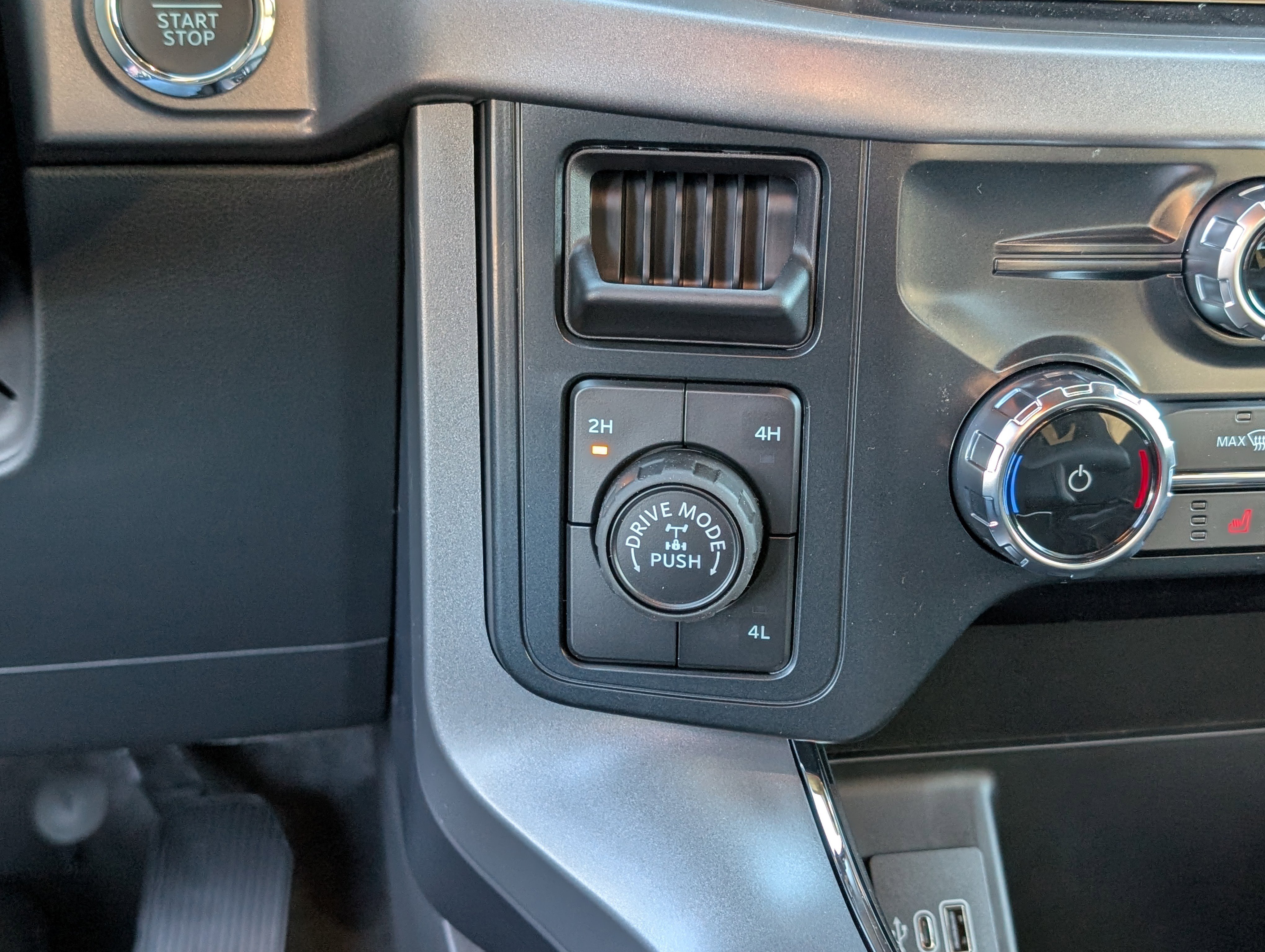 New 2025 Ford F150 XLT w/ Equipment Group 302A MID image 22