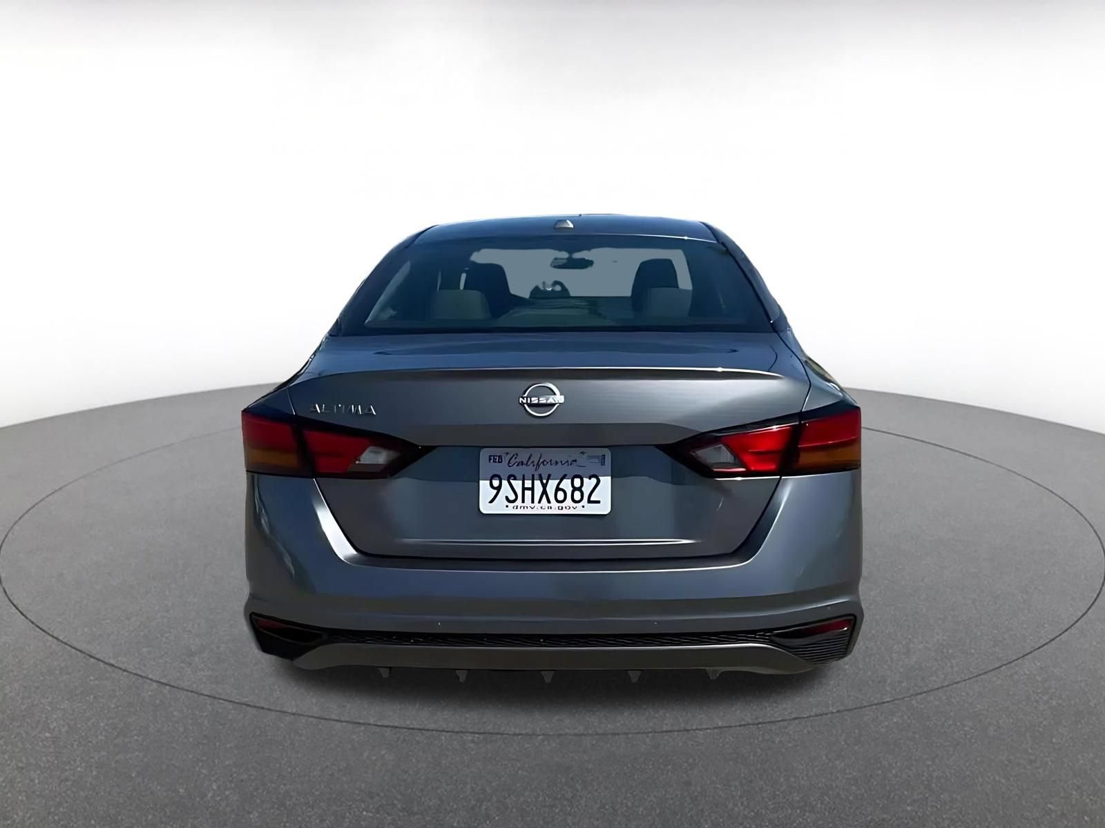 Used 2025 Nissan Altima 2.5 SV FWD image 12