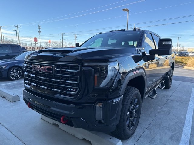 Used 2024 GMC Sierra 2500 AT4 w/ Technology Package image 2