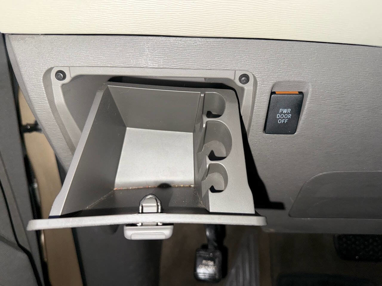 Used 2014 Toyota Sienna XLE FWD image 29