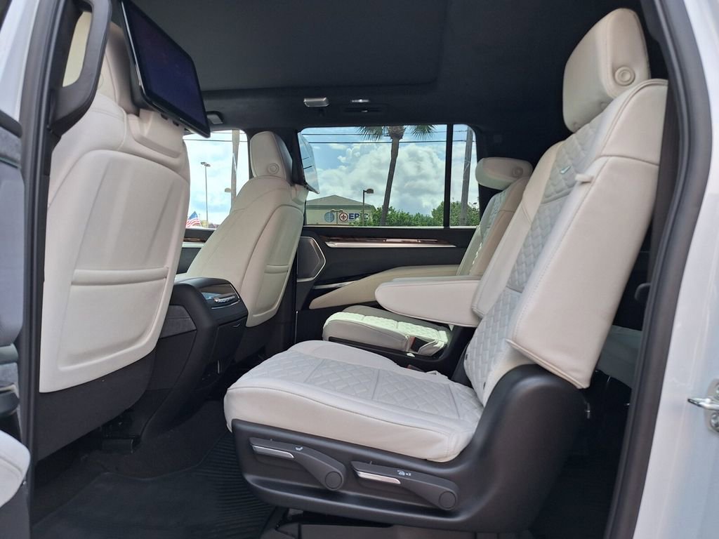 New 2026 Cadillac Escalade ESV Platinum Sport w/ LPO, ONYX Package AWD/4WD image 16