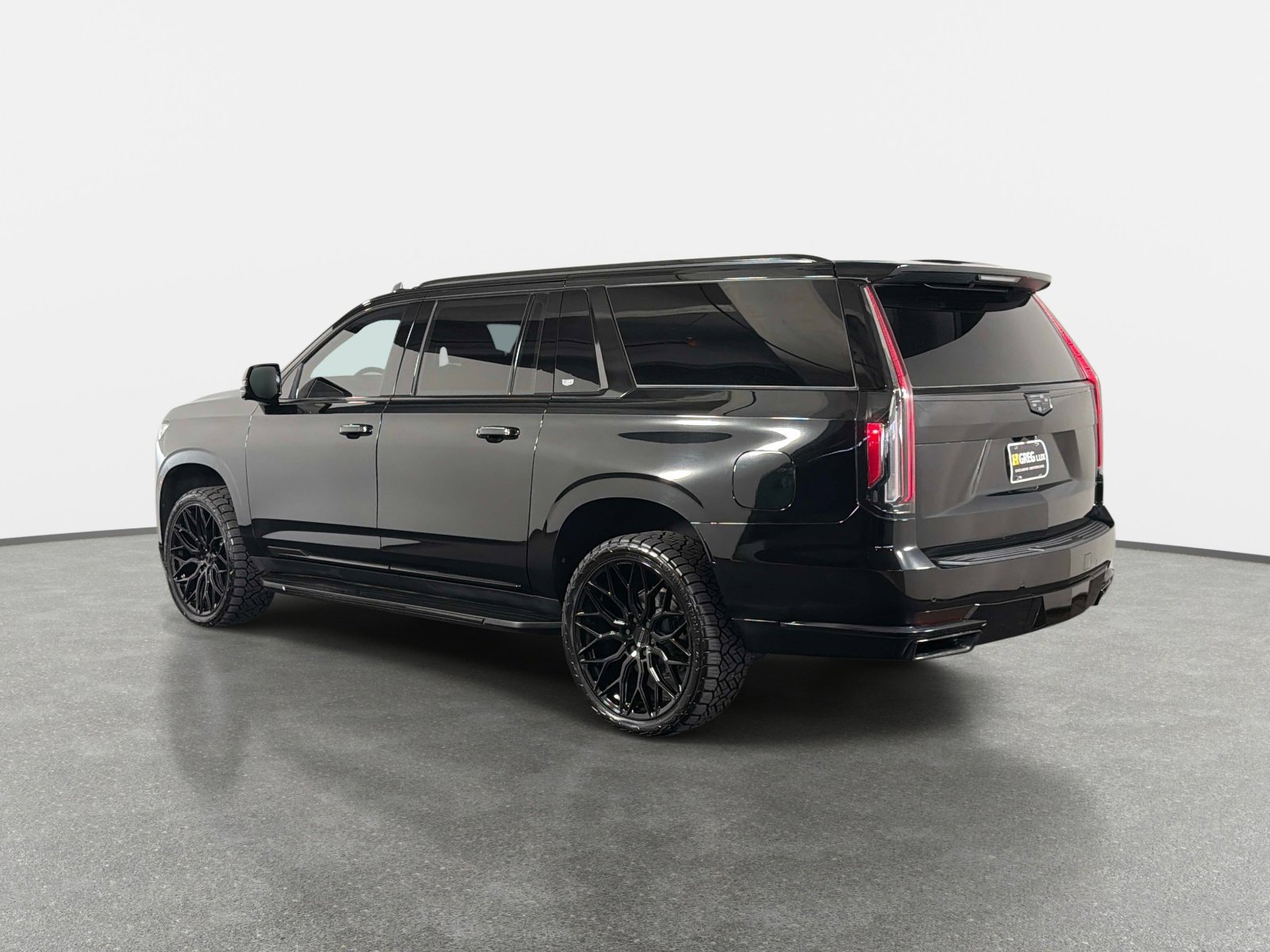 Used 2024 Cadillac Escalade ESV Luxury image 5