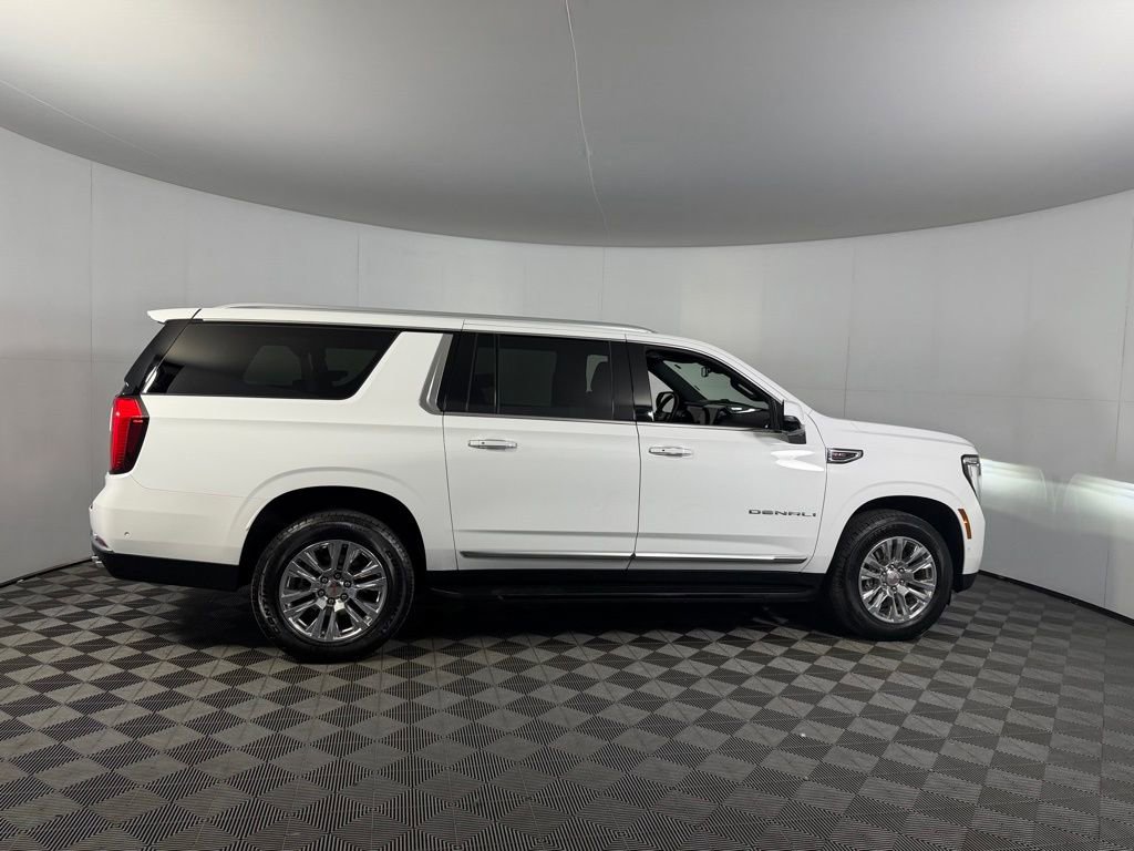 Used 2025 GMC Yukon XL Denali AWD/4WD image 4