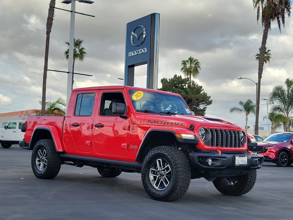 Used 2025 Jeep Gladiator Mojave AWD/4WD image 37