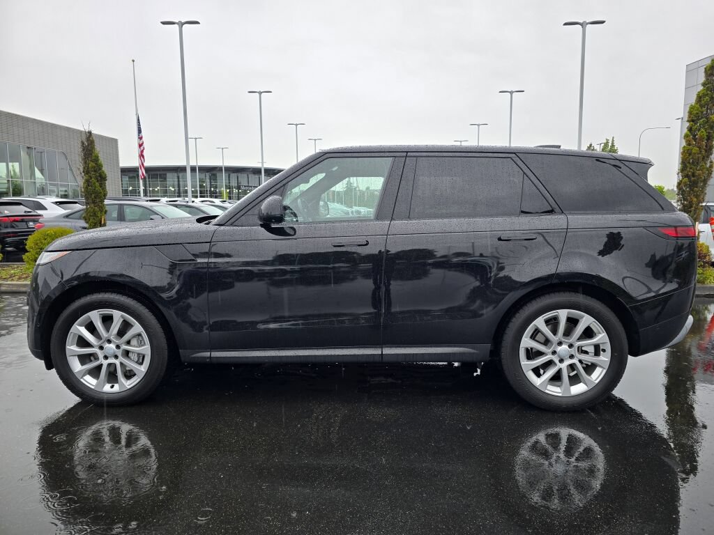 Used 2025 Land Rover Range Rover Sport SE AWD/4WD image 2