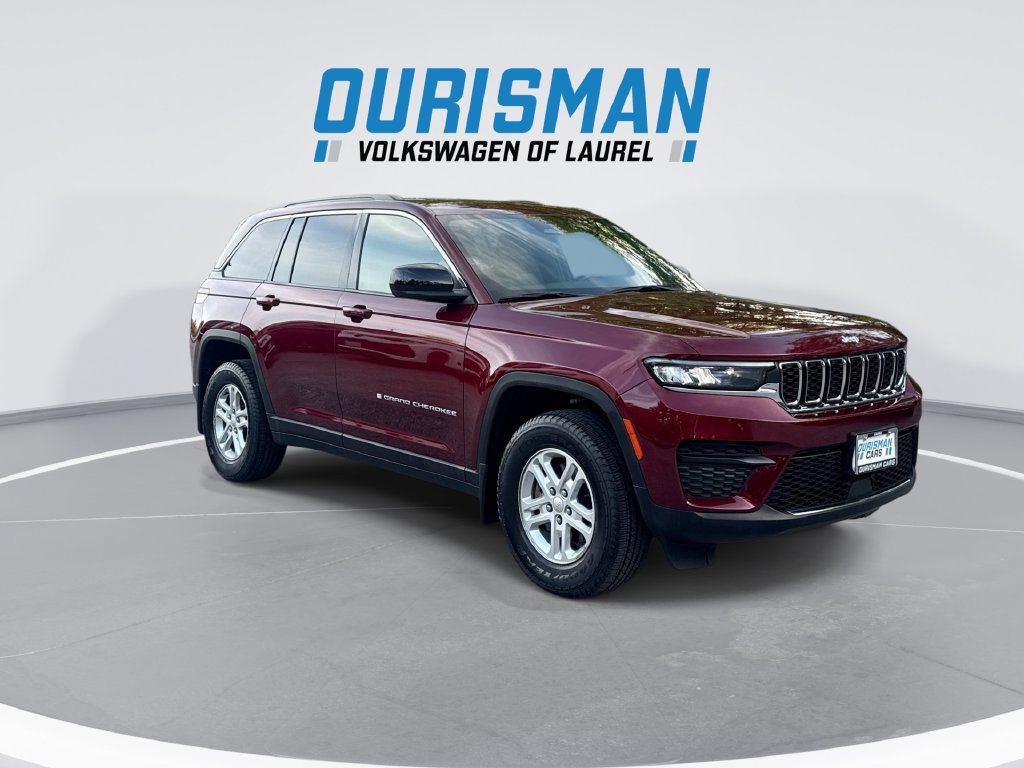 Used 2025 Jeep Grand Cherokee Laredo w/ MOPAR Finishing Package AWD/4WD image 2