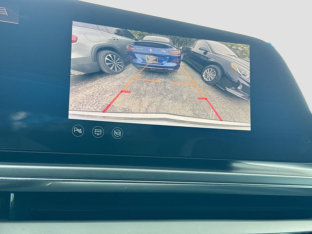 Used 2024 Cadillac Lyriq Tech RWD image 13