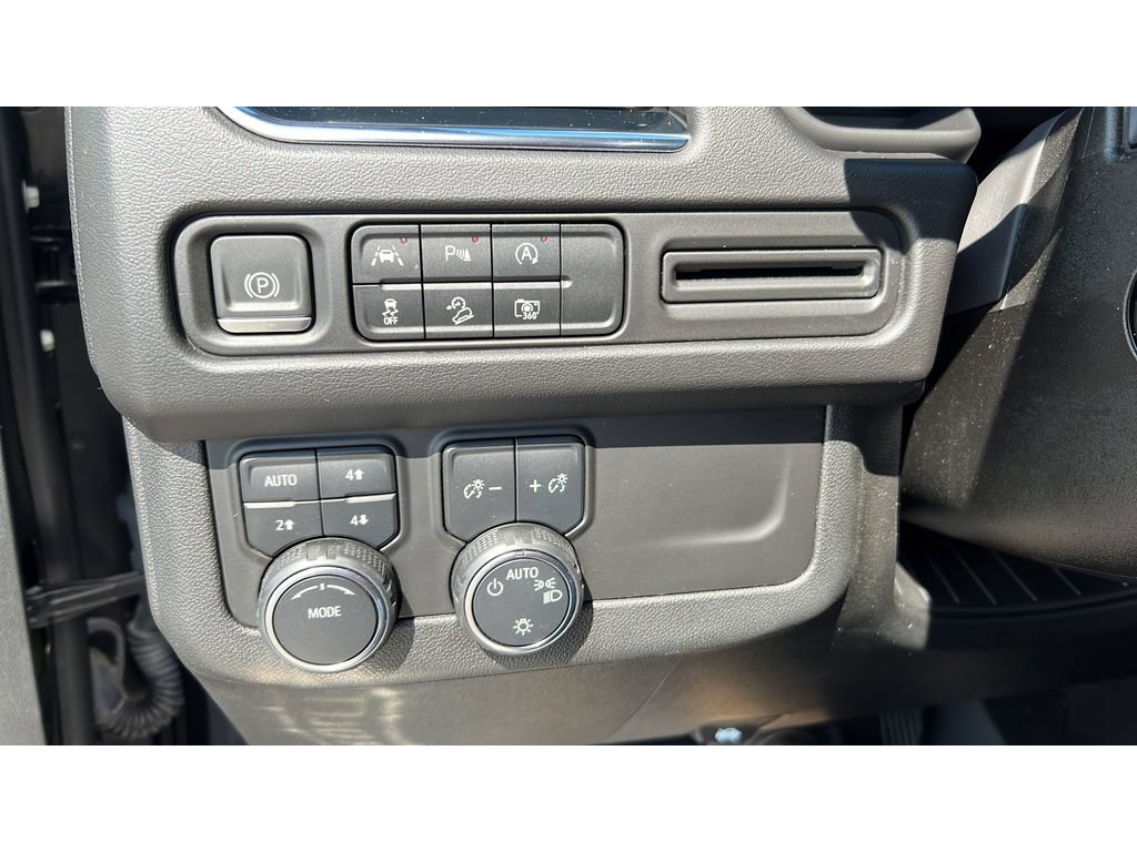 Certified 2024 Chevrolet Tahoe Z71 w/ Luxury Package AWD/4WD image 23