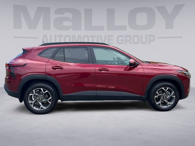 Used 2025 Chevrolet Trax LT w/ Sunroof Package FWD image 6