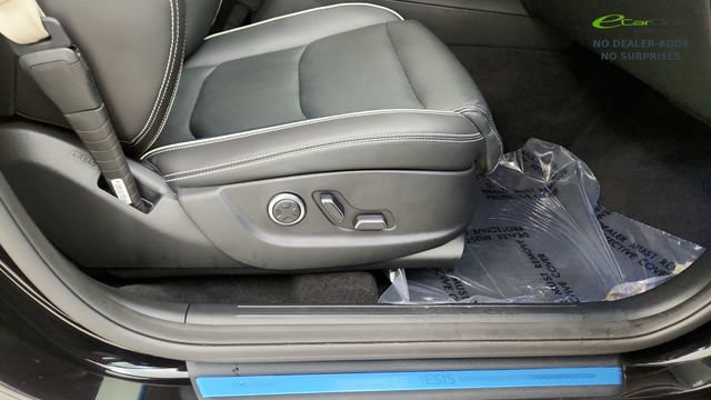 Used 2025 Genesis Electrified GV70 w/ Prestige Package AWD/4WD image 36