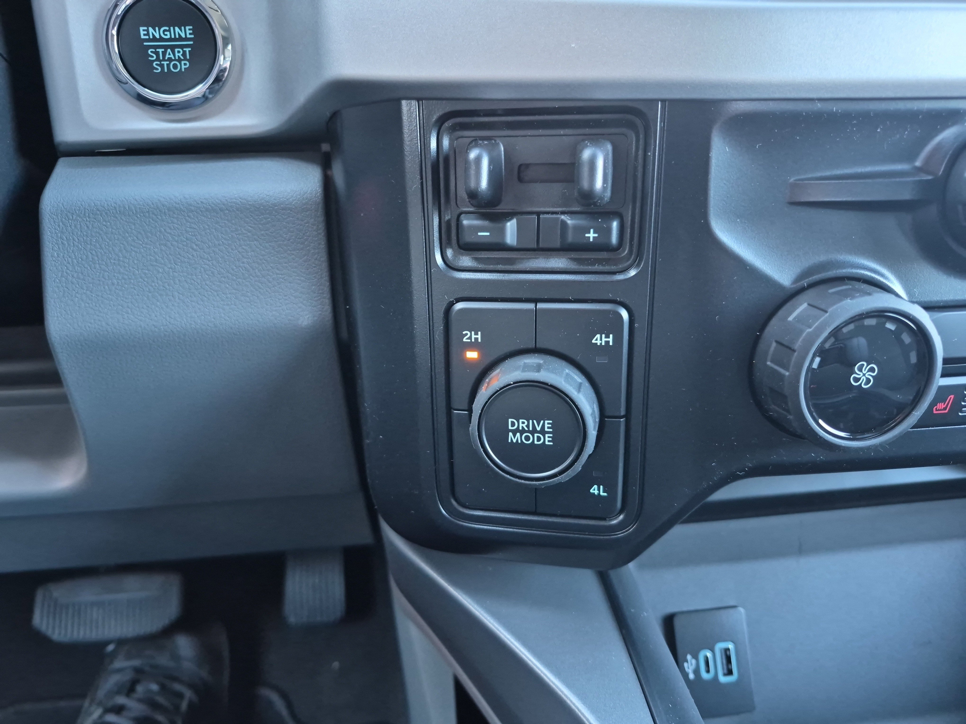 New 2026 Ford F350 XLT w/ XLT Premium Package image 34