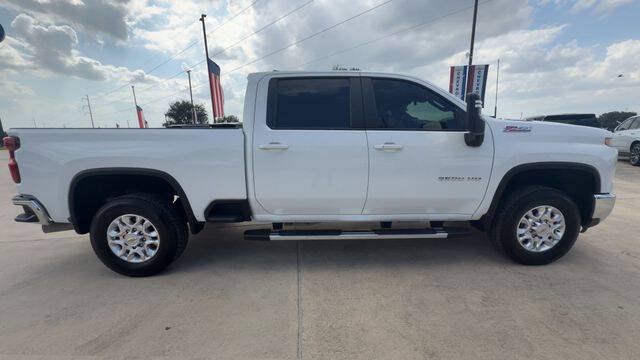 Used 2024 Chevrolet Silverado 2500 LT AWD/4WD image 9