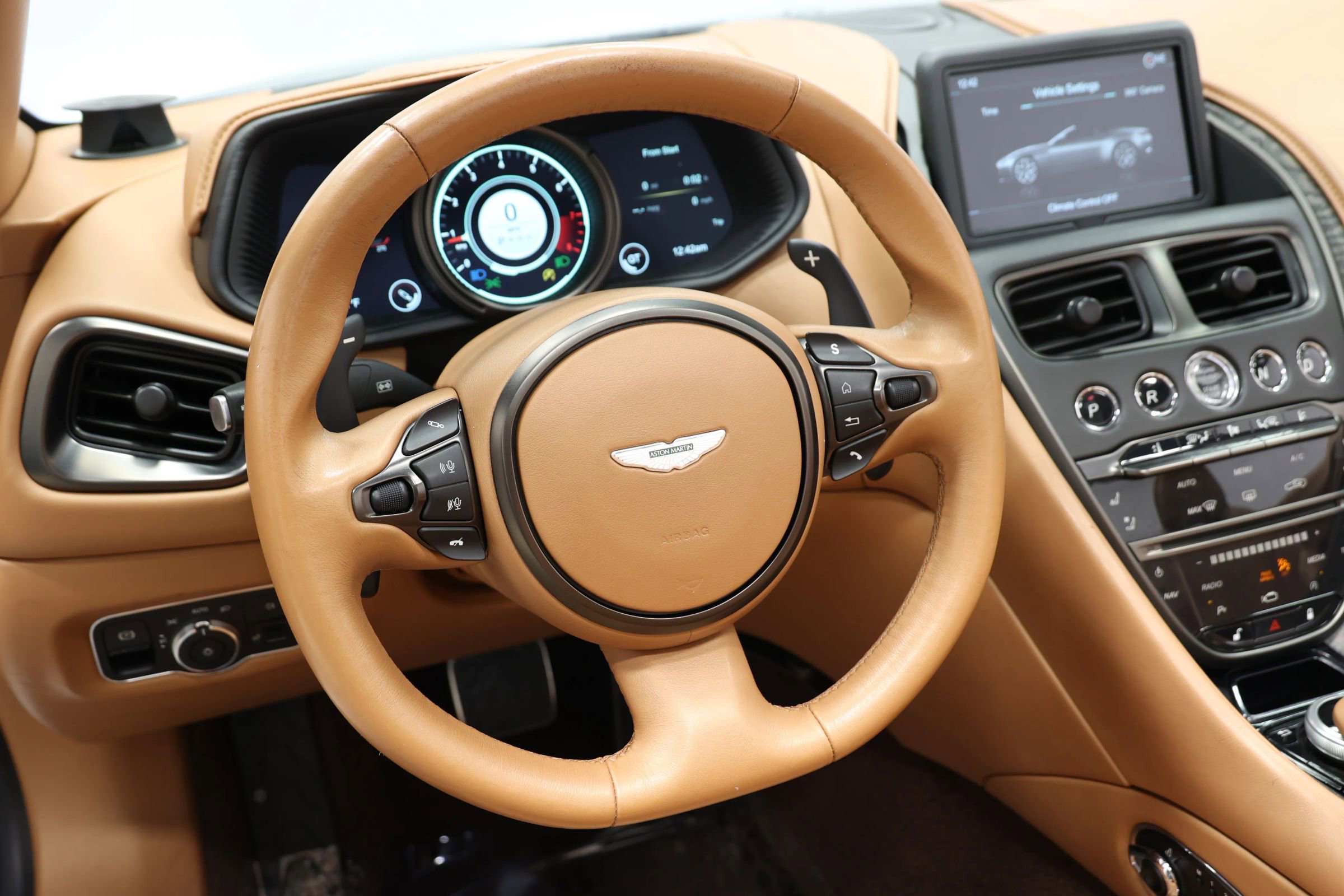 Used 2020 Aston Martin DB11 Volante image 25