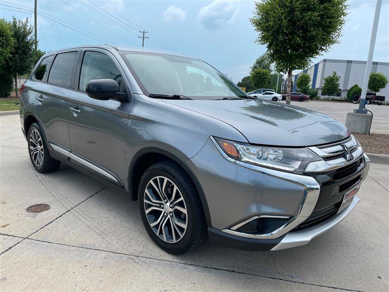 Used 2017 Mitsubishi Outlander ES AWD/4WD image 4