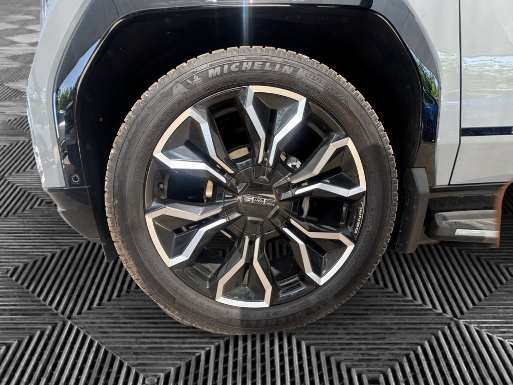Used 2025 GMC Sierra EV Denali AWD/4WD image 9