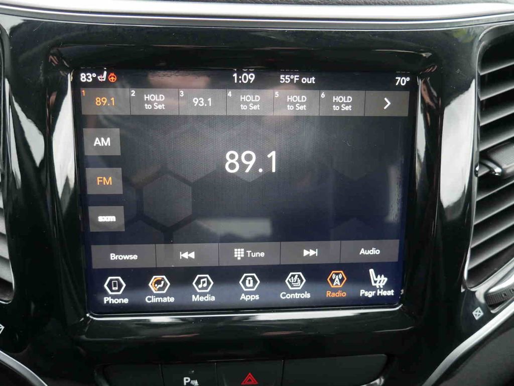 Used 2019 Jeep Cherokee Limited image 33