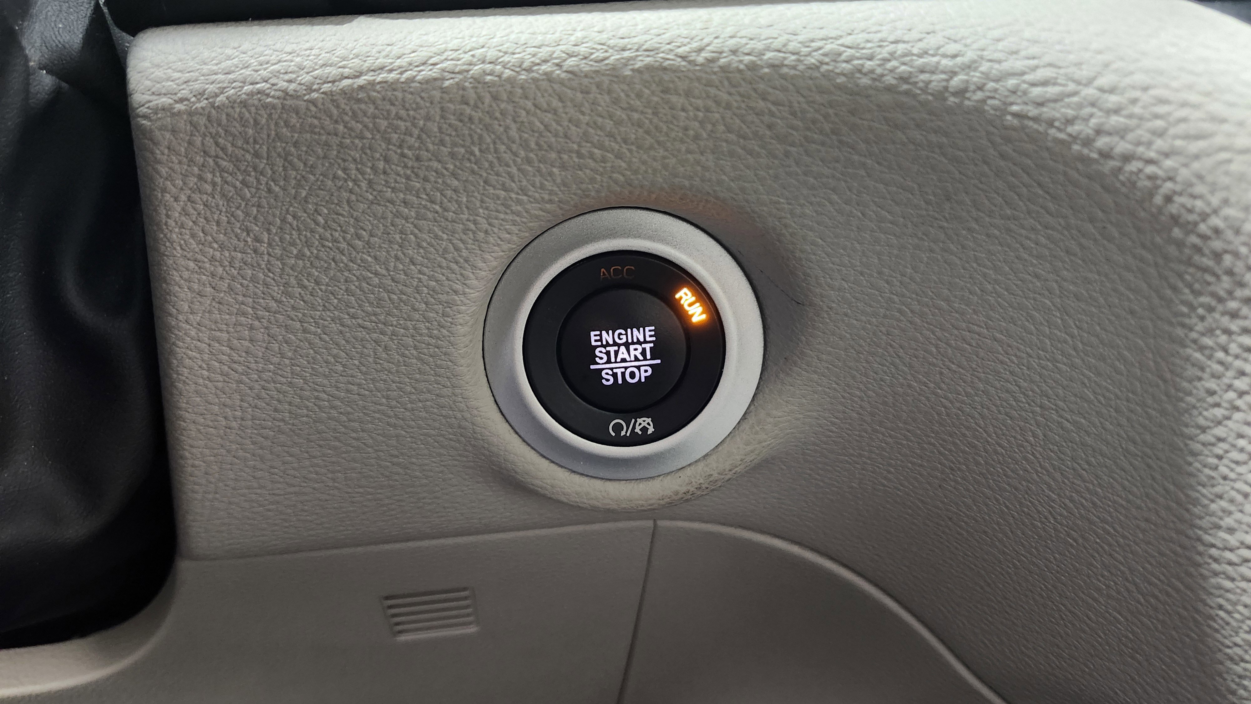 Used 2023 Chrysler Pacifica Limited image 9