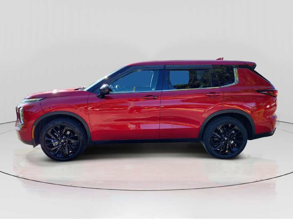 Used 2023 Mitsubishi Outlander SE Black Edition FWD image 4