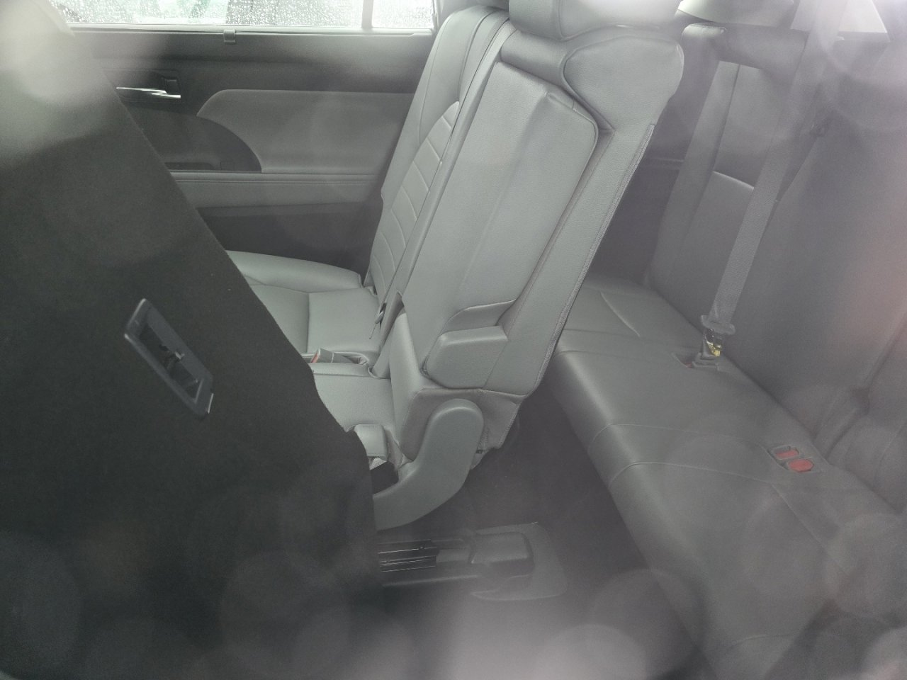 Certified 2021 Toyota Highlander XLE AWD/4WD image 17