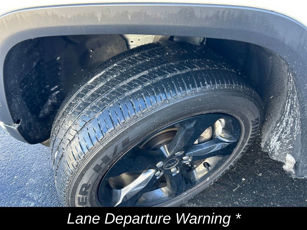 Used 2023 Jeep Grand Cherokee L Laredo image 12