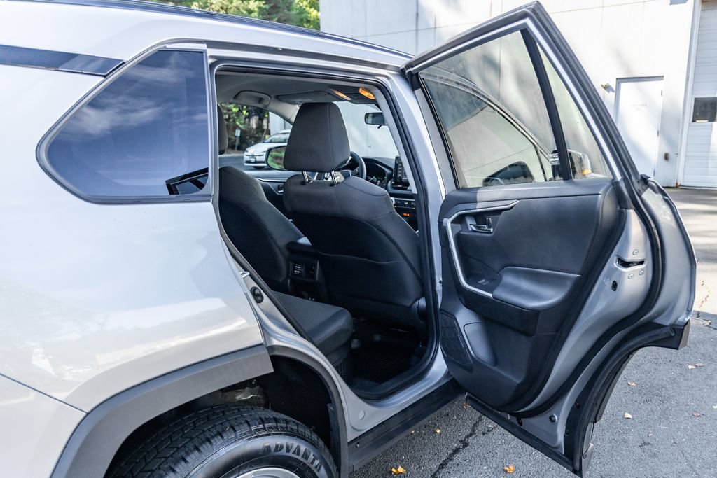 Used 2021 Toyota RAV4 XLE w/ XLE Grade Weather Package AWD/4WD image 20