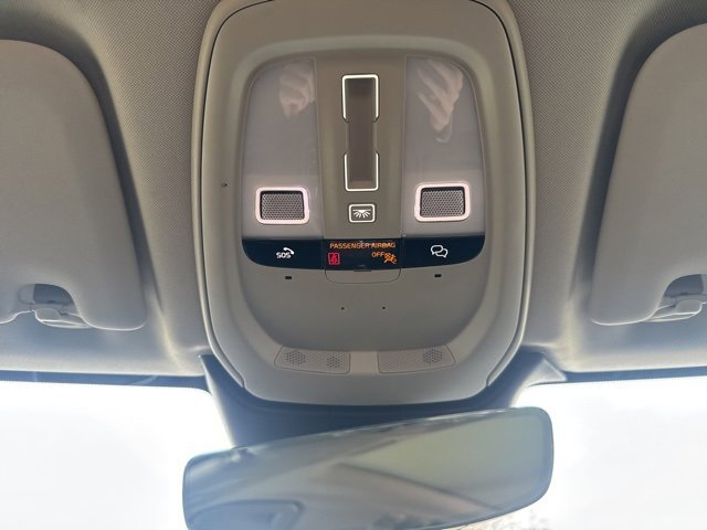 Used 2024 Volvo XC60 B5 Plus image 25