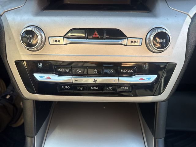 Used 2020 Ford Explorer XLT image 18