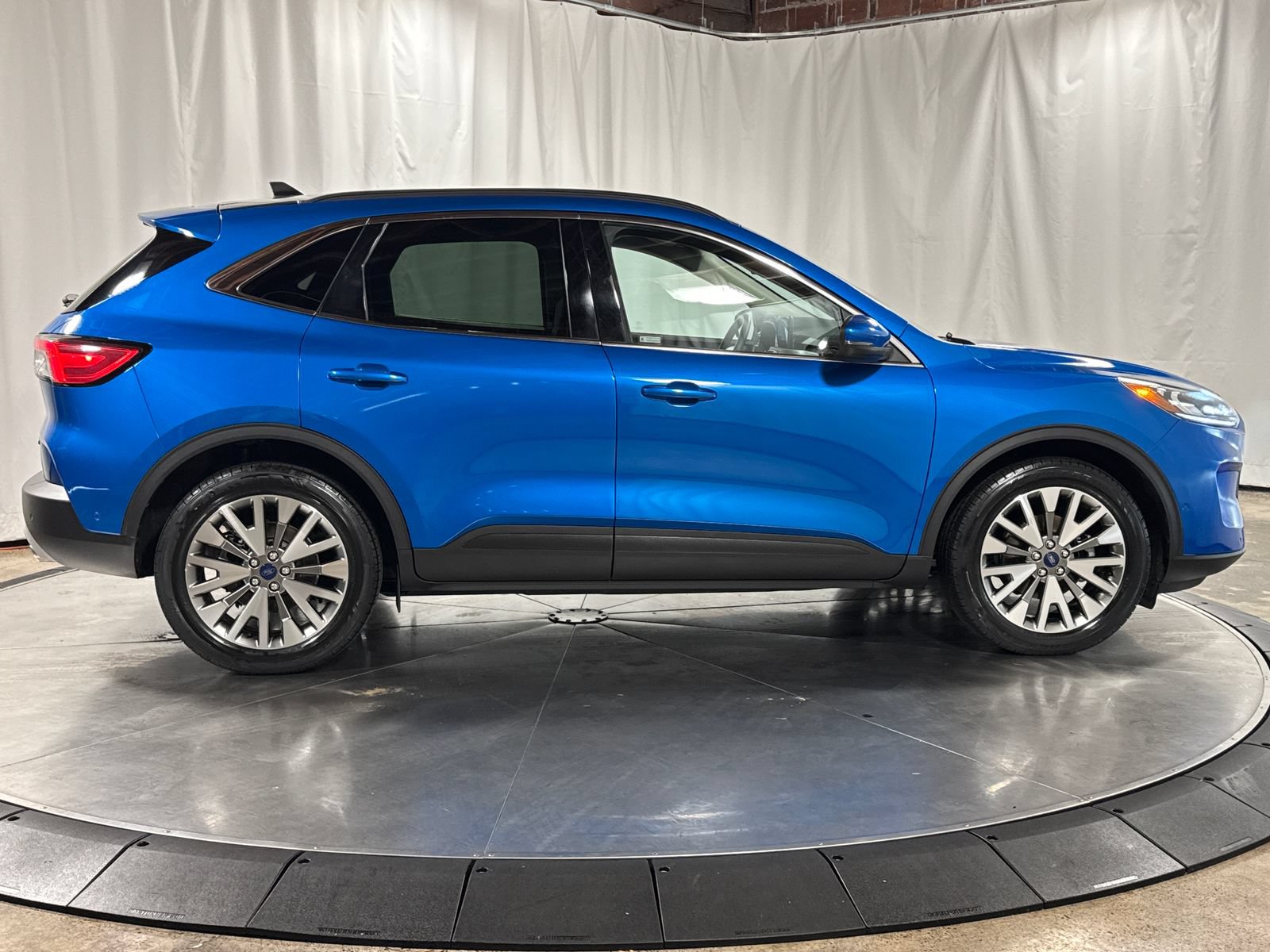 Used 2020 Ford Escape Titanium AWD/4WD image 6