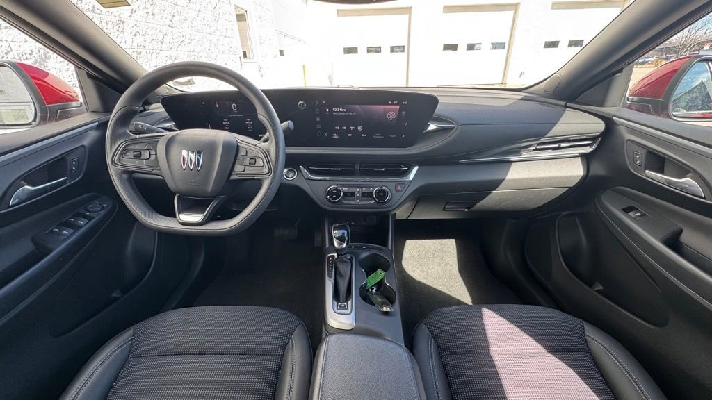Used 2025 Buick Envista Preferred image 13