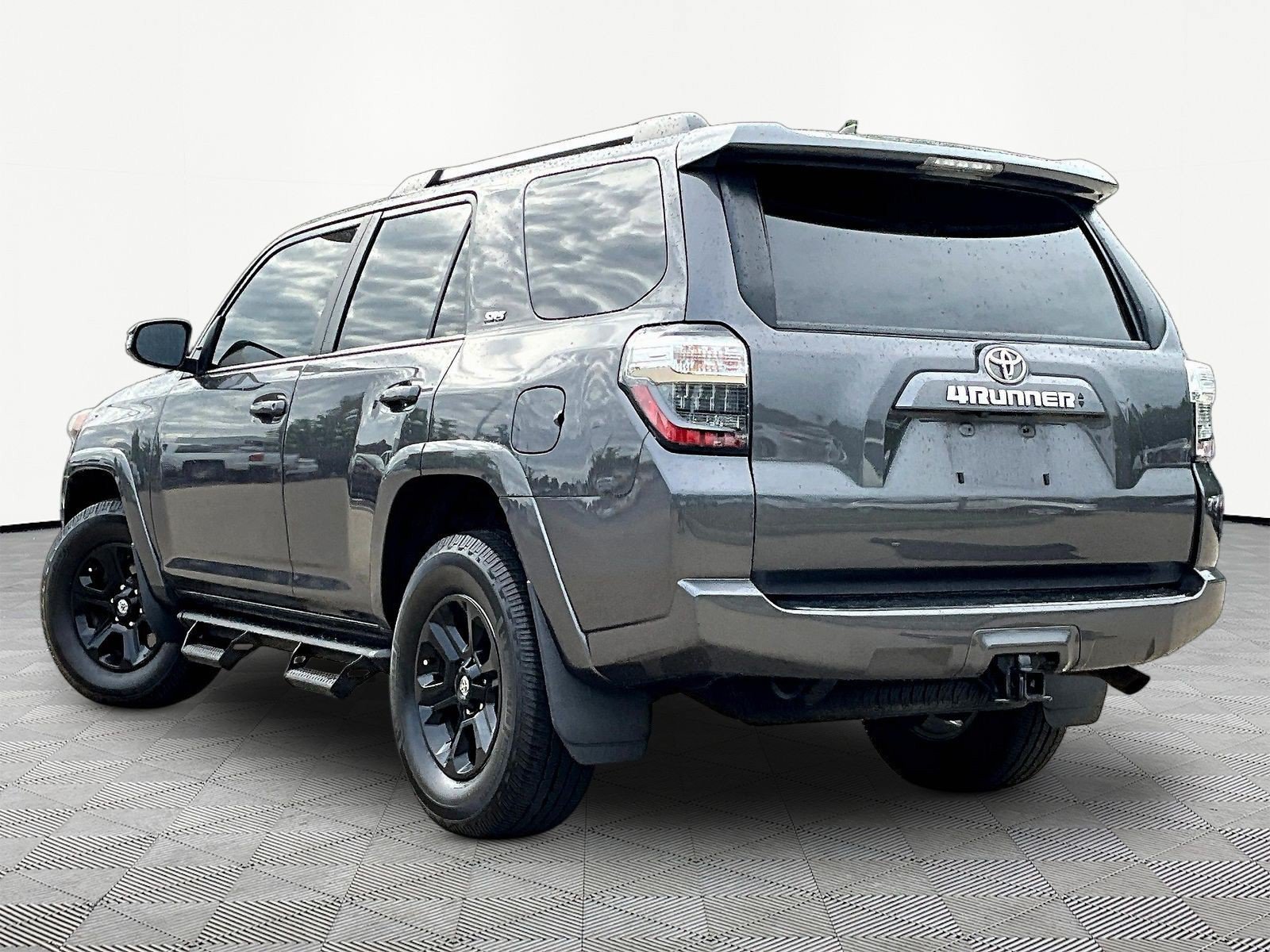 Used 2022 Toyota 4Runner SR5 Premium w/ Moonroof Package AWD/4WD image 4