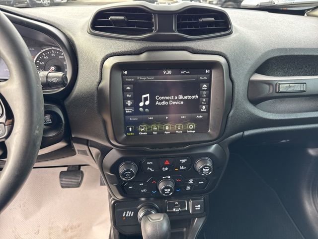 Used 2021 Jeep Renegade Latitude w/ Luxury Group II image 14