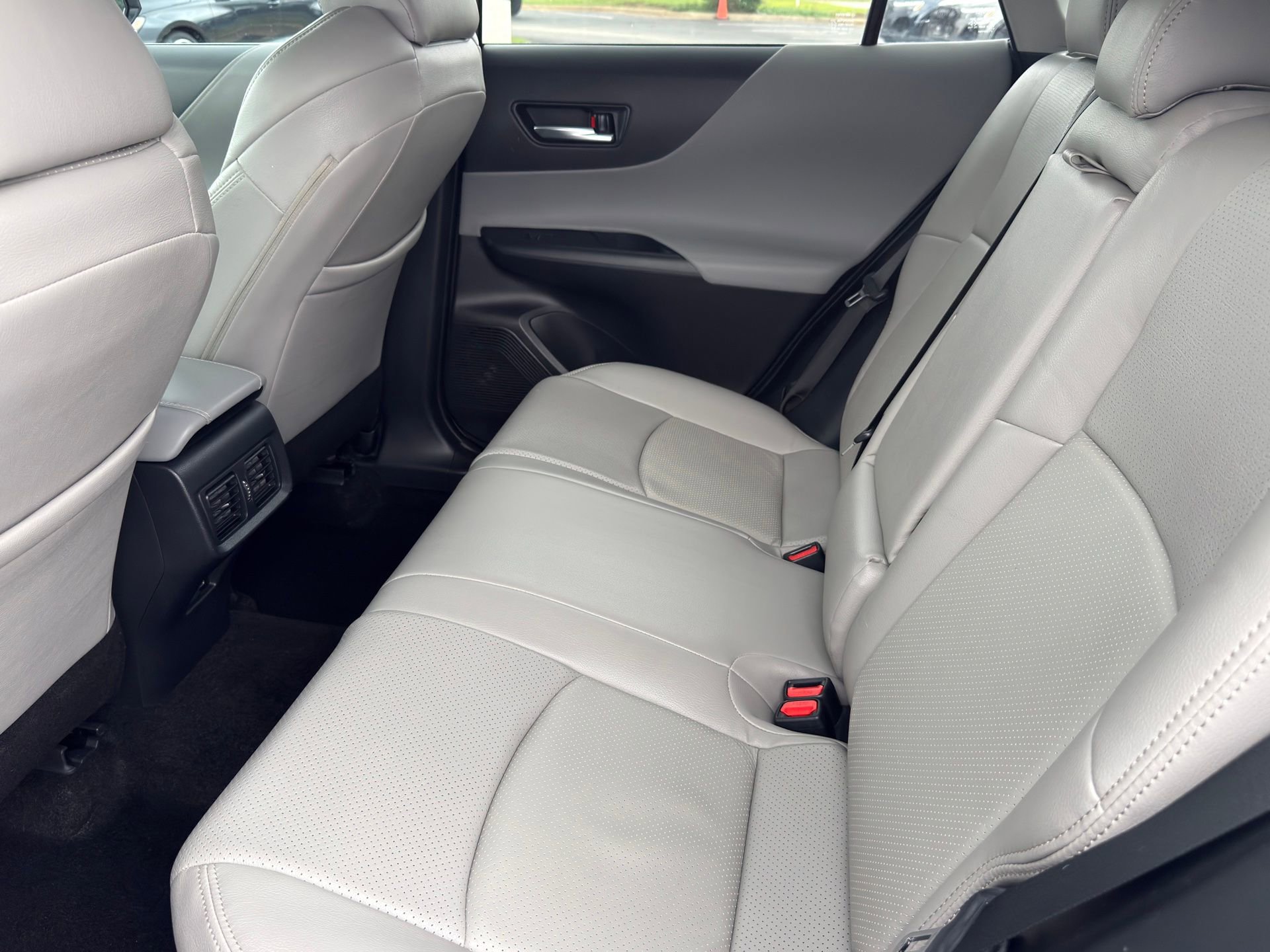 Used 2023 Toyota Venza LE image 25