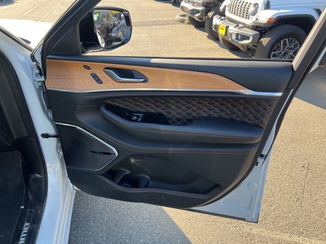 New 2025 Jeep Grand Cherokee Summit image 24