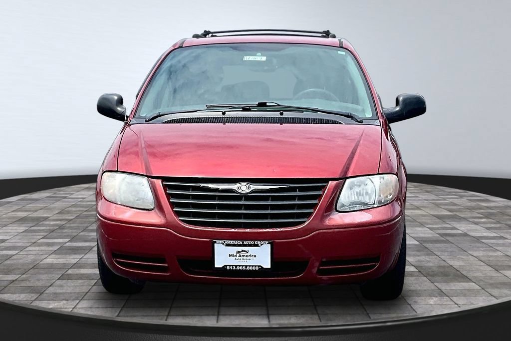 Used 2005 Chrysler Town & Country w/ Popular Equipment Group I FWD image 3
